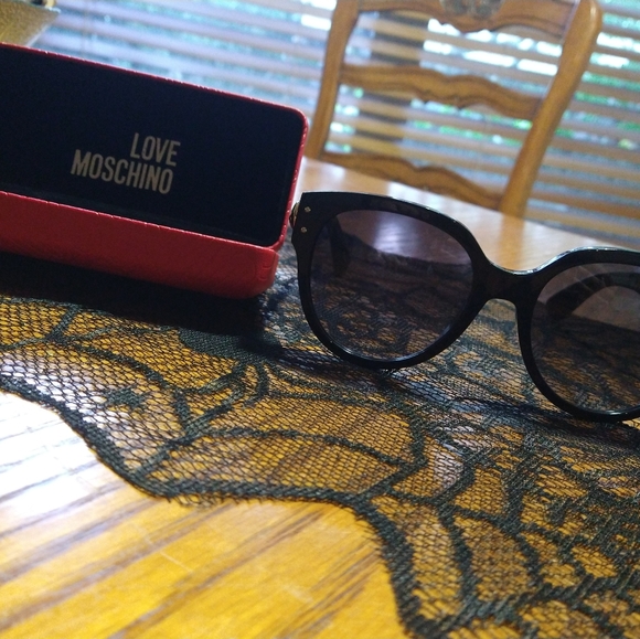 Sunglasses main image 4